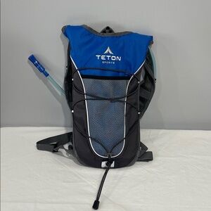 TETON Sports TrailRunner 2L Hydration Pack NEW blue gray color
